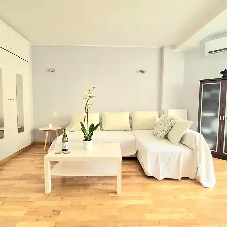 Aa Guest - El Mono De Torre Del Mar Eco Apartment Exterior photo