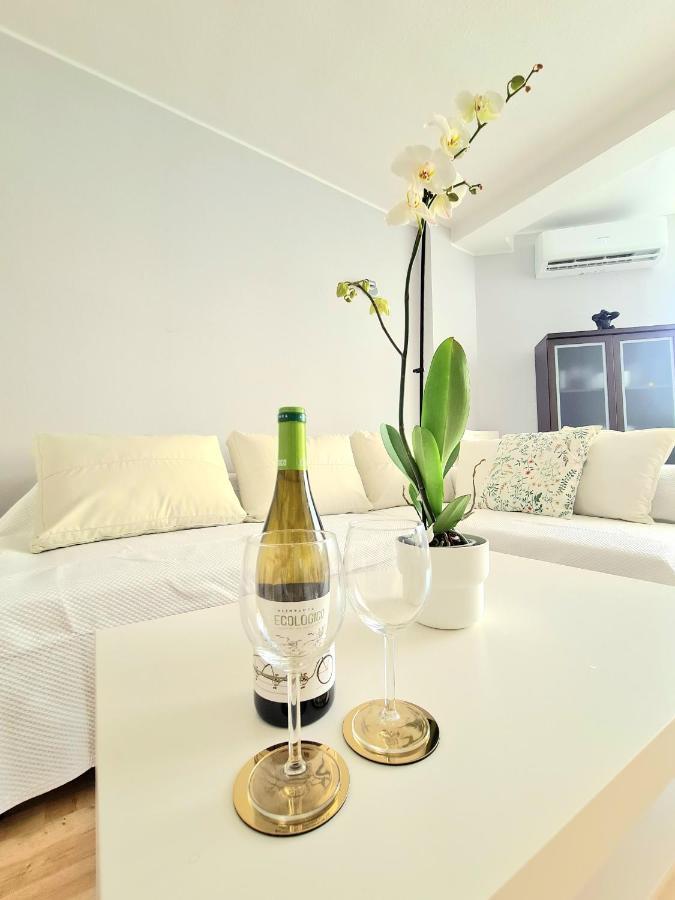 Aa Guest - El Mono De Eco * Torre Del Mar